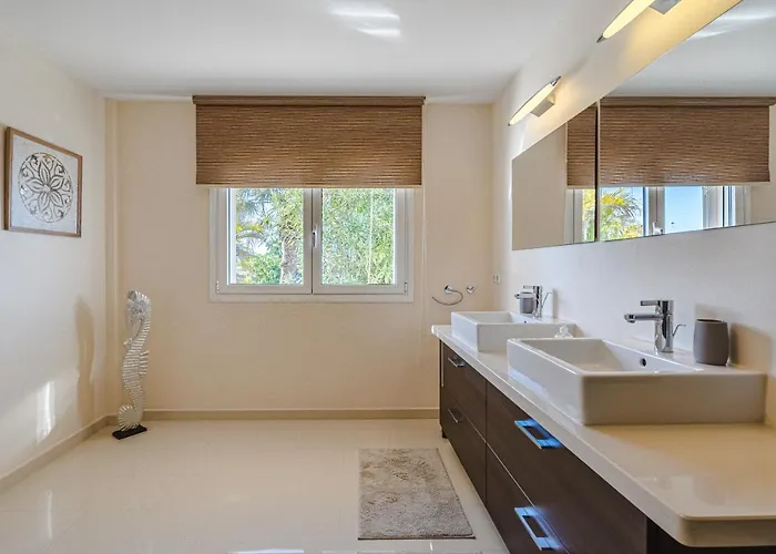 Sol Y Mar Mit Grandiosem Meerblick וילה אדחה